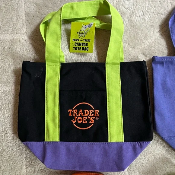 Set of 4 Trader Joe’s Halloween Mini Tote Bags - Picture 6 of 12